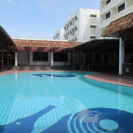 Sea View Resort Hotel & Apartments Kuala Belait Kültér fotó