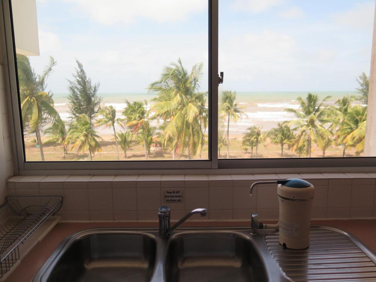Sea View Resort Hotel & Apartments Kuala Belait Kültér fotó