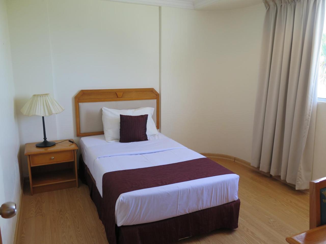 Sea View Resort Hotel & Apartments Kuala Belait Kültér fotó