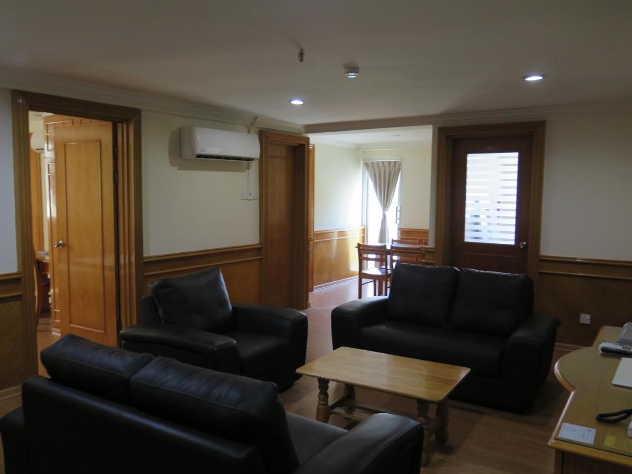 Sea View Resort Hotel & Apartments Kuala Belait Kültér fotó