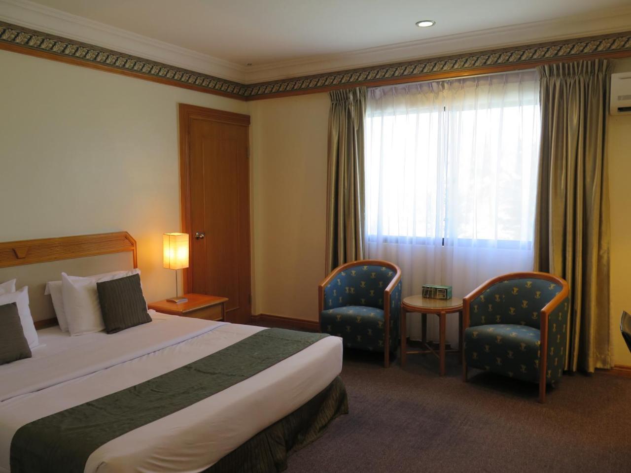 Sea View Resort Hotel & Apartments Kuala Belait Kültér fotó