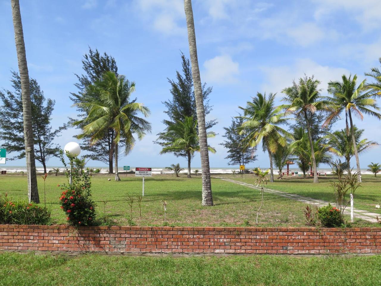 Sea View Resort Hotel & Apartments Kuala Belait Kültér fotó